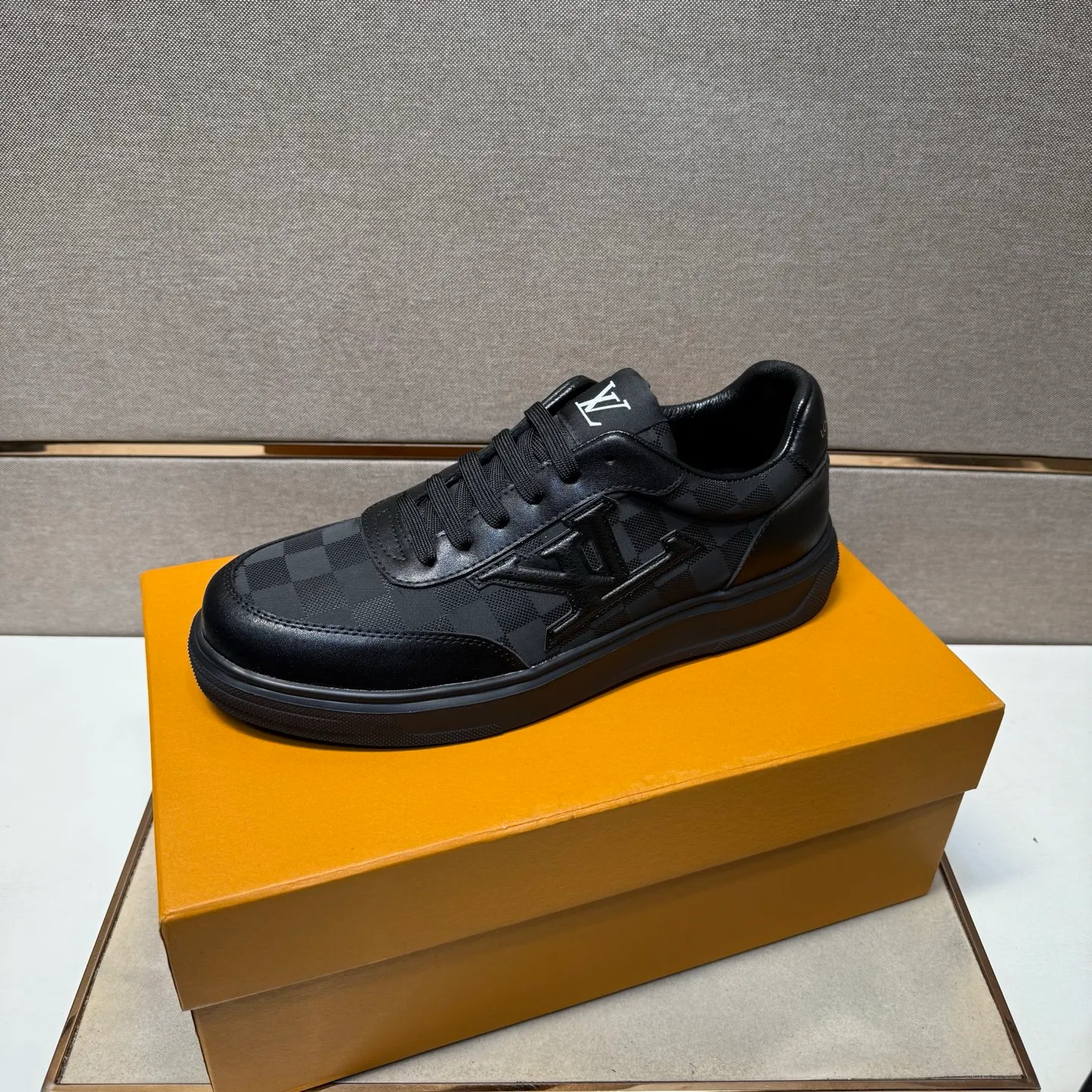 ⬛️Ex-factory price p400 [LV~] Men's casual shoes, 2025z cabinet sales simultaneously 🔶Code number: 38-44#️⃣ 🔷3 colors🔜The upper is made of multi-material splicing ➕Genuine leather lining, comfortable and breathable, sole: original comfortable and wear-resistant outsole, ⚠️real thing📱photographed🎬real thing is better📢📢📢